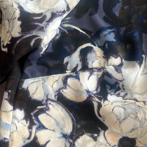 Floral blouse - Picture 7 of 8